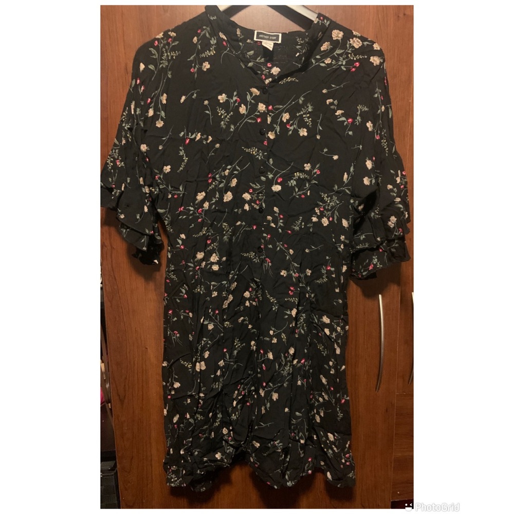 Light weight flowy spring/summer dress - Picture 2 of 3
